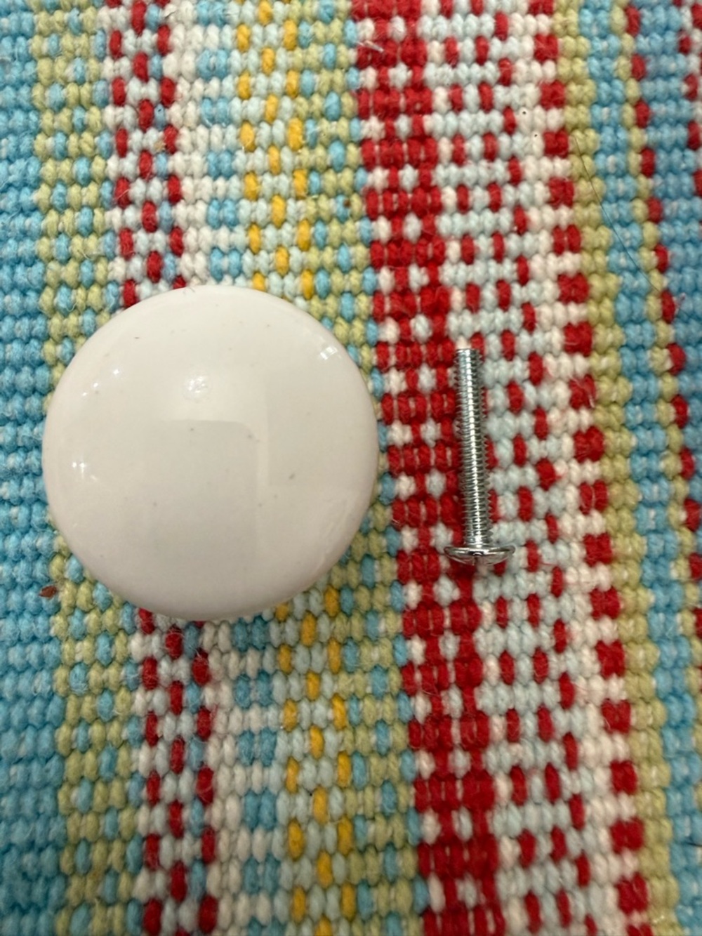 Lot of 34 Vintage 1.5 in White Ceramic Cabinet Knobs - Picture 7 of 8